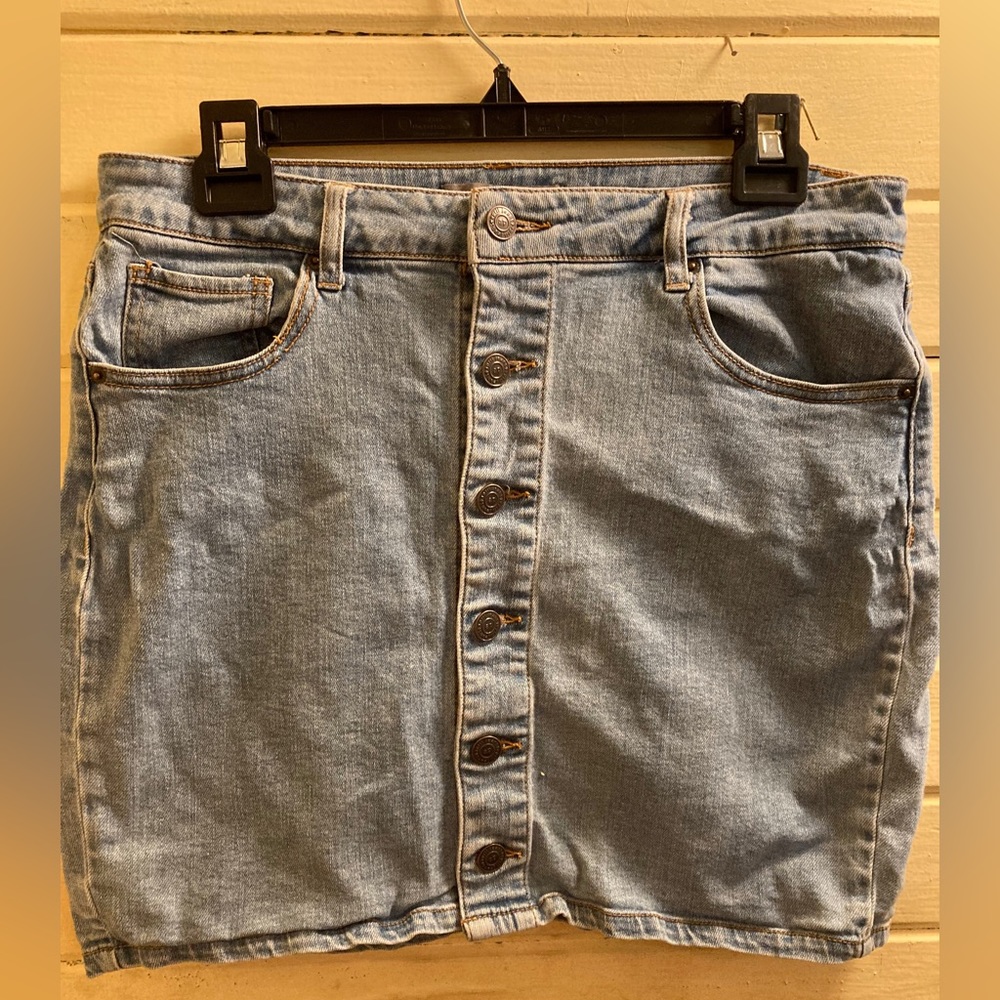 Denim button skirt!